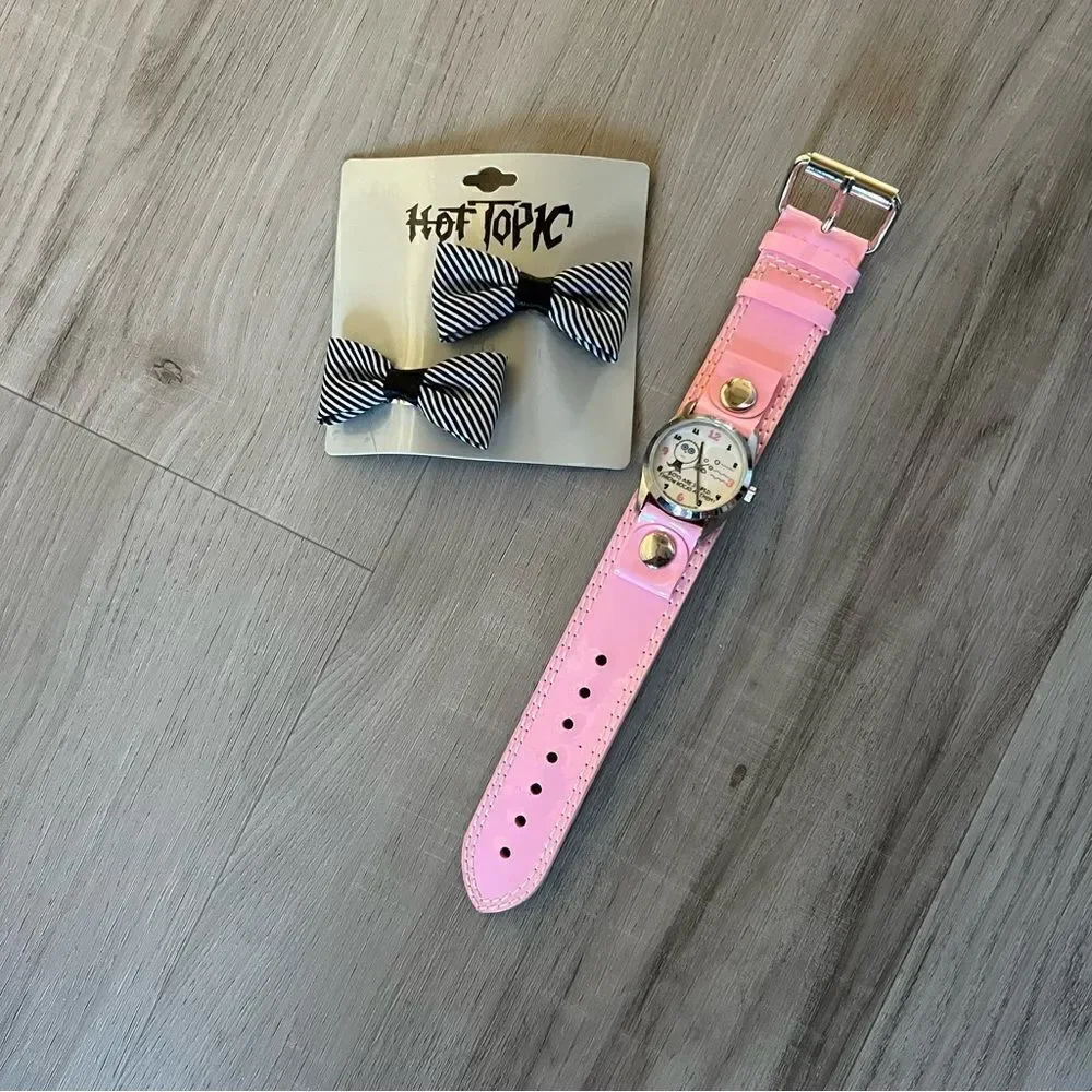 NWT vintage Todd Goldman wristwatch. Y2K era mallgoth hot topic pink.